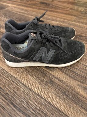 New Balance 696